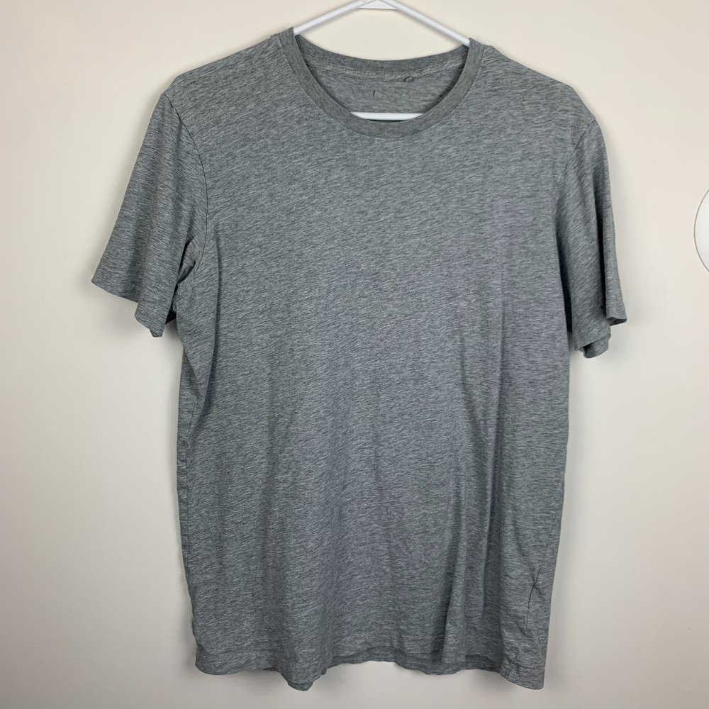 Uniqlo Grey Tee - Picture 1 of 5